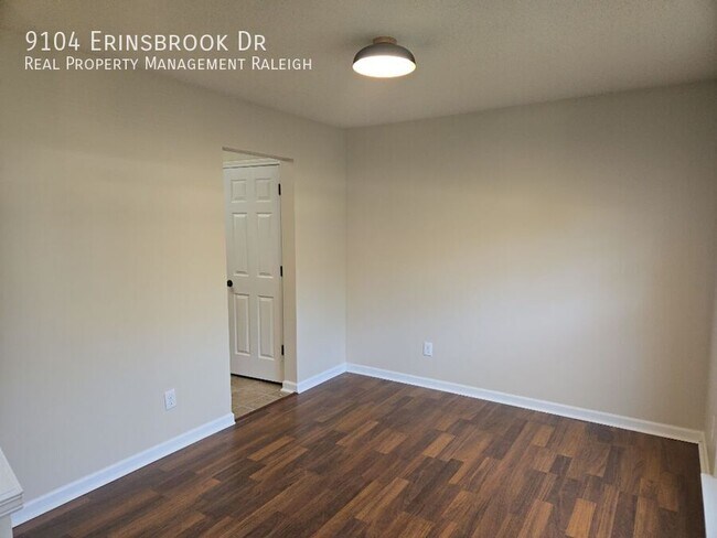 Building Photo - 9104 Erinsbrook Dr