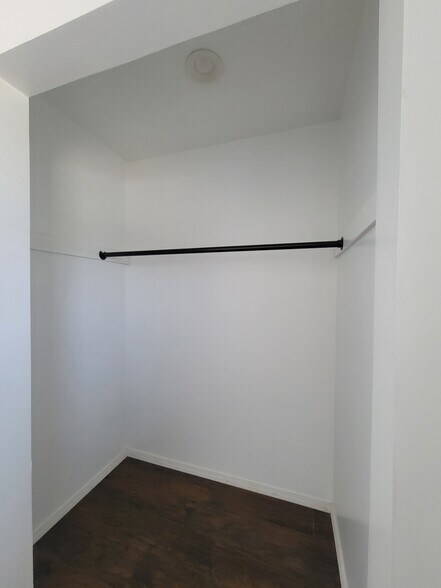 Building Photo - 7611 Seville Ave