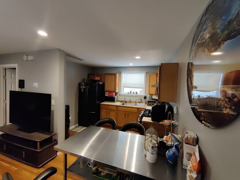 Kitchen - 235 Columbia Rd