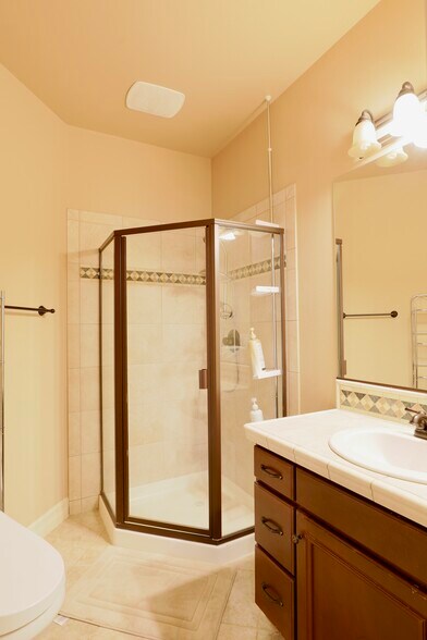 Building Photo - 12323 NE 102nd Ln