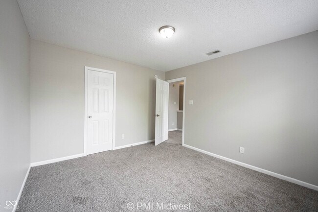Building Photo - 7623 Hollow Reed Ct