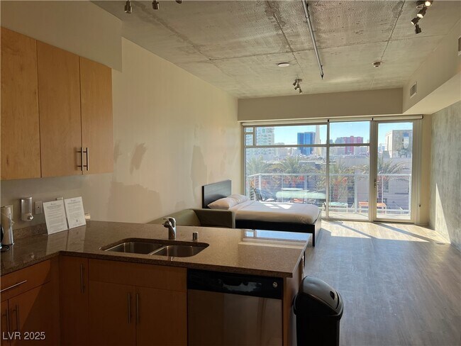 Building Photo - 353 E Bonneville Ave