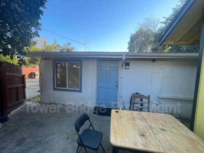 Building Photo - 474 Harding Ave