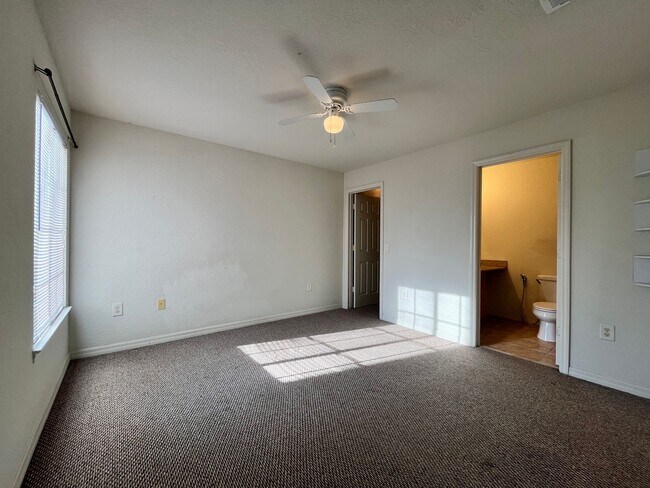 Building Photo - 3501 D'Avinci Way