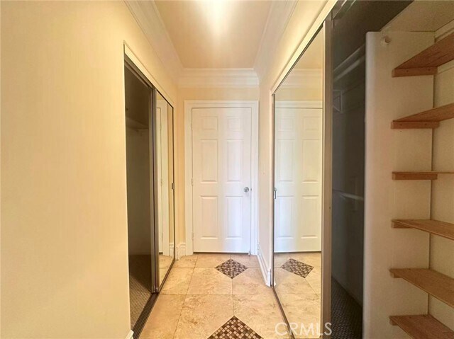 Building Photo - 928 S Bon View Ave