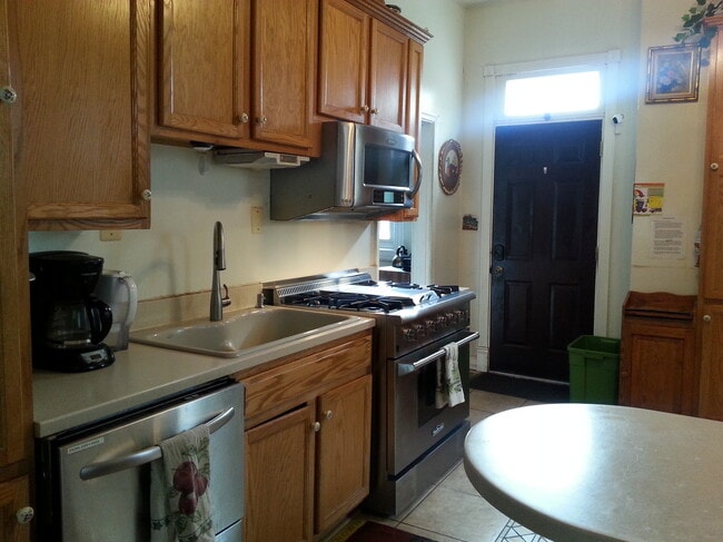 Building Photo - 4300 8th St NW