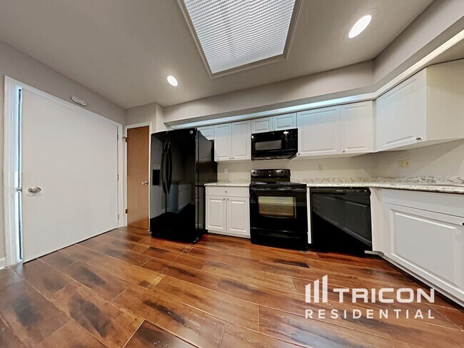 Building Photo - 1507 Teakwood Dr