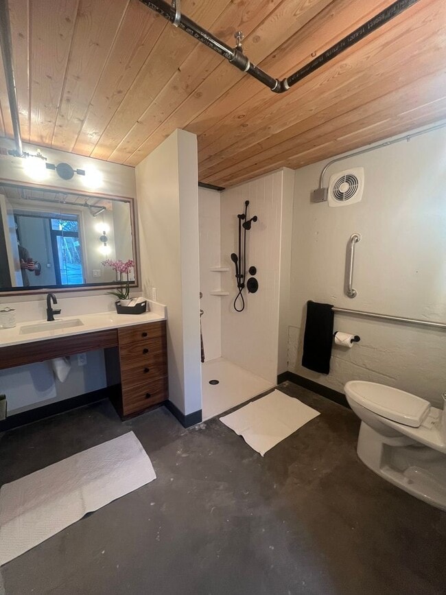 Building Photo - 1 Bedroom 1-Bathroom W/ Large Loft (2nd Bedroom or workspace)