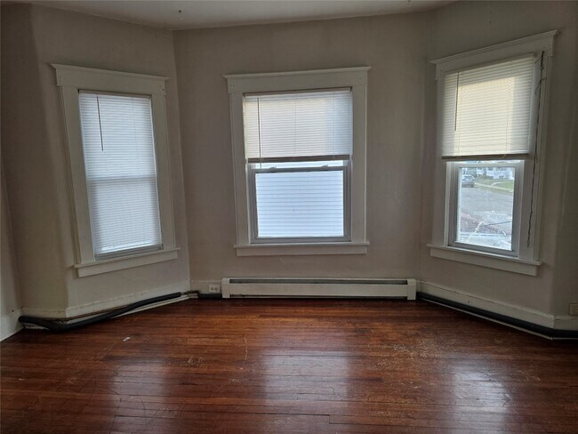 Building Photo - 320 Odell Ave