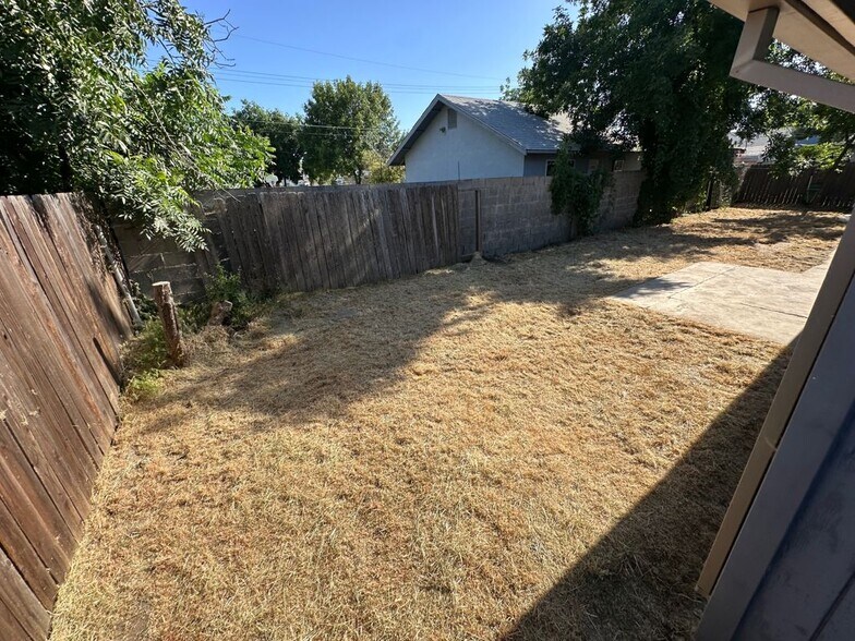 Building Photo - 672 Las Palmas Ave