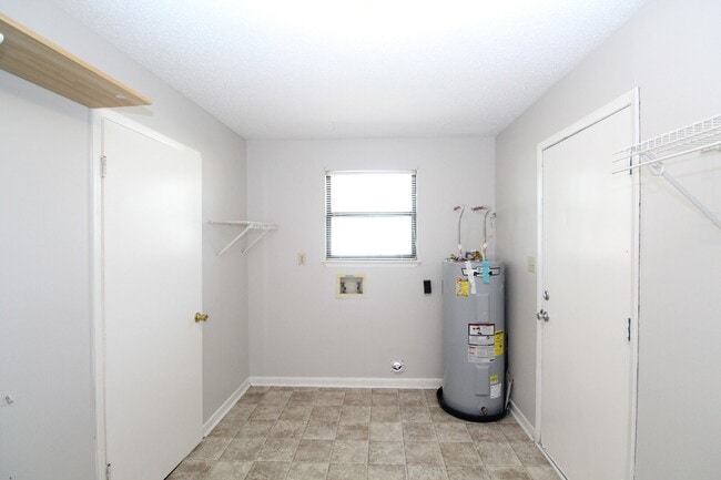 Building Photo - West Pensacola Rental with 3 Bedrooms, Privacy-Fenced Yard, Indoor Laundry Room & Easy Access to ...