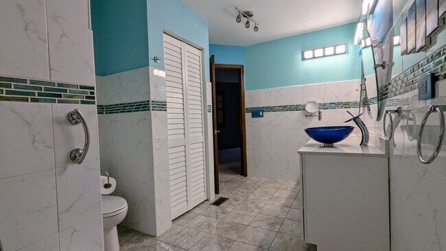 Building Photo - 1799 Monterey Ct