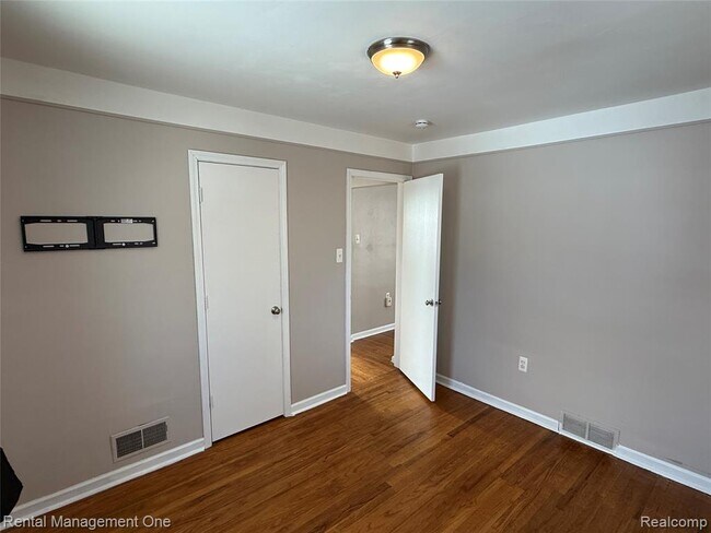 Building Photo - 12050 Cavell St