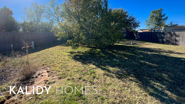 Building Photo - 8401 Azurewood Dr