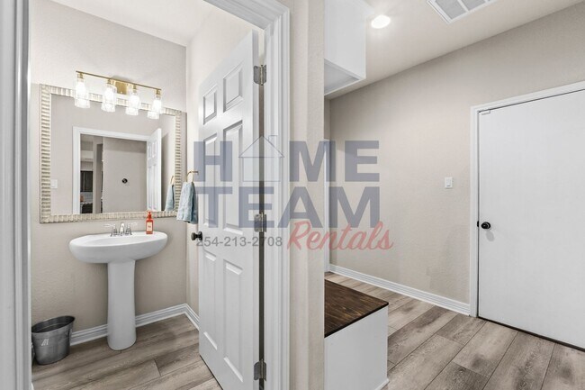 Building Photo - 7807 Zircon Dr