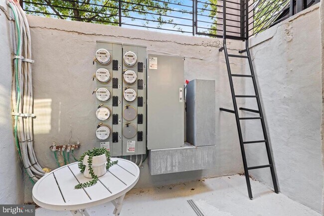 Building Photo - 3923 14th St NW