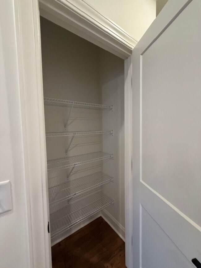 Building Photo - Maryville 37803 - 4 bedroom 3.5 bath - call Ed Johnson 865-924-5045