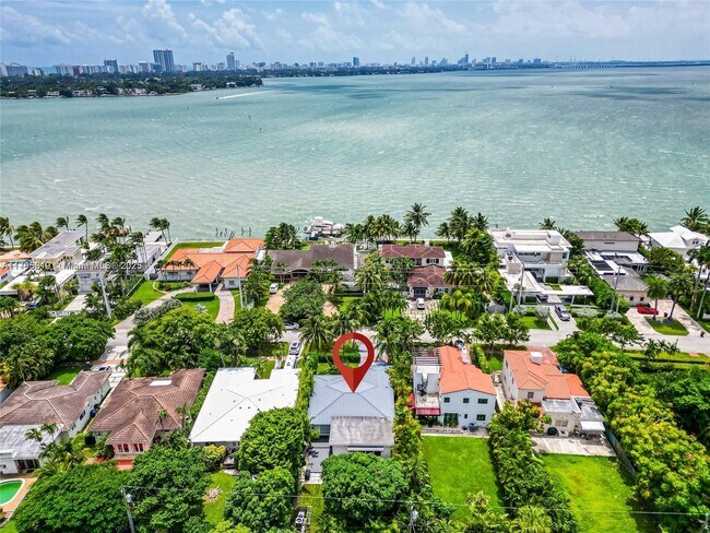 Building Photo - 1749 Bay Dr
