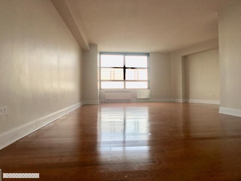 Primary Photo - 3333 Broadway