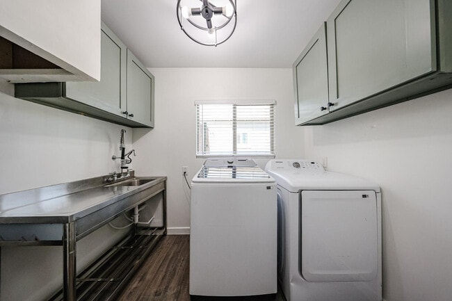 Building Photo - 2816 N 33rd Pl