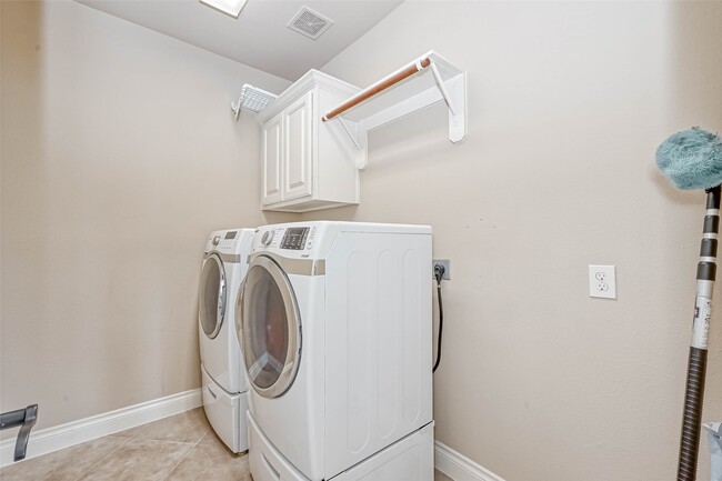 Building Photo - 27415 Blinkwood Park