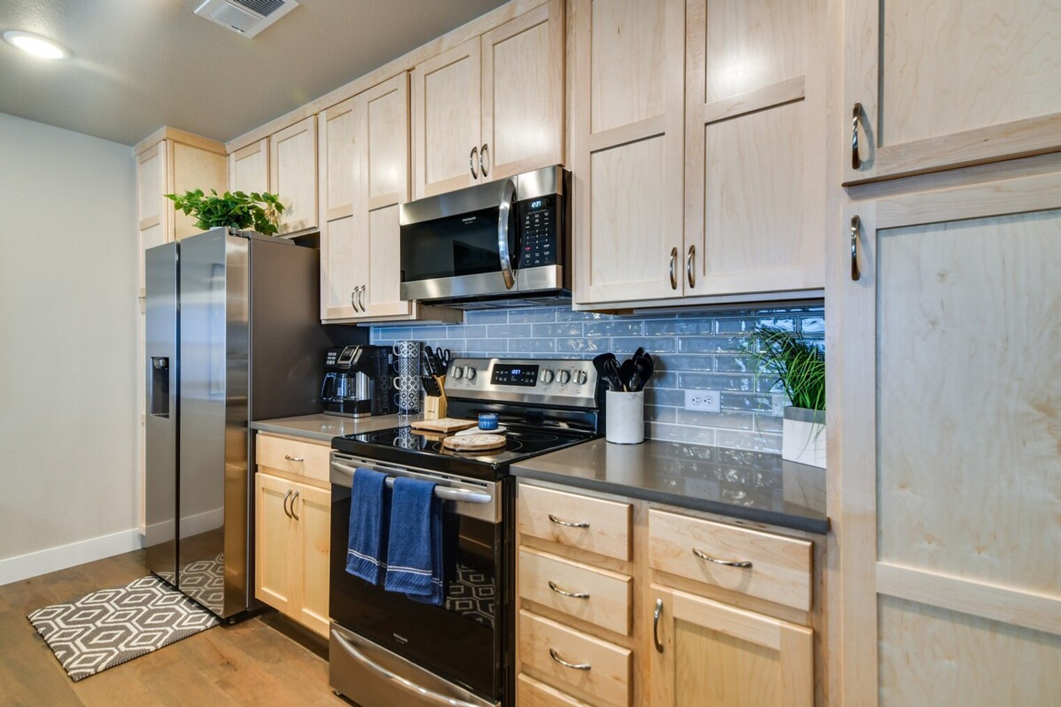 Building Photo - 4622 Hahns Peak Dr