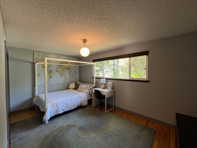 Building Photo - Midcentury modern 4-bedroom, 3-bathroom ho...