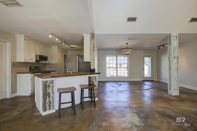 Building Photo - 200 Hawthorne Cir