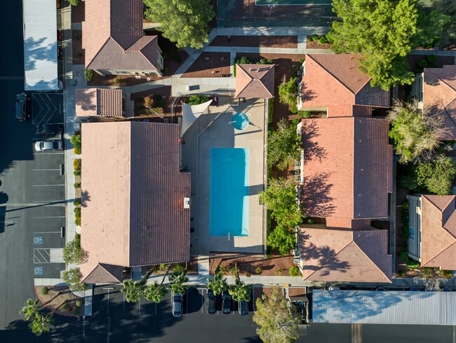 Building Photo - Stylish Summerlin-Area 2 Bedroom Condo wit...
