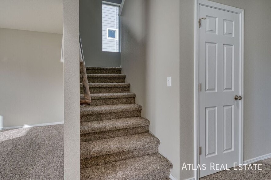 Building Photo - 2711 W Balboa Dr