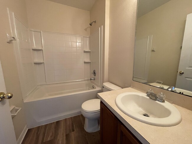 Building Photo - 935 Cumberland Dr