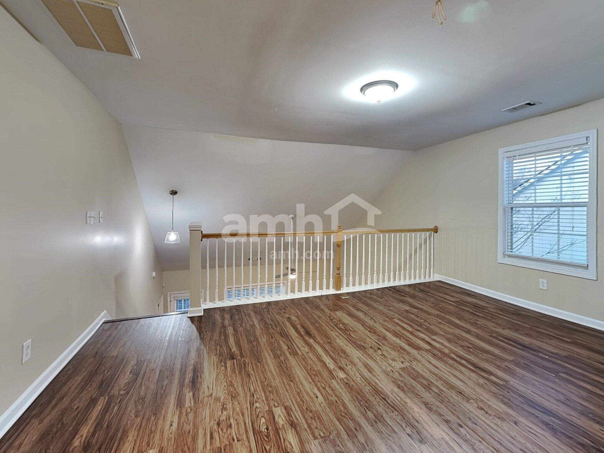 Building Photo - 2341 Suwanee Pointe Dr