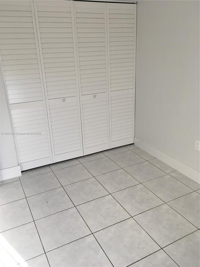 Building Photo - 5221 SW 139th Avenue Rd