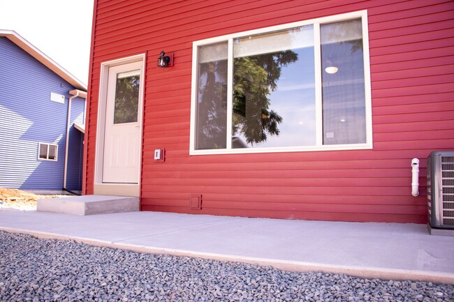 Building Photo - Brand New Southside Townhomes!