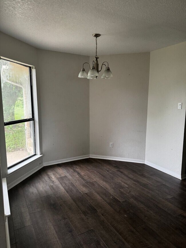 Building Photo - 3 Bdrm 2 Bath in Copperas Cove