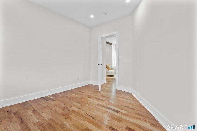 Building Photo - 54 Plaza Ave