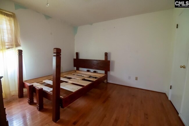 Building Photo - 140 Meadow Wood Dr