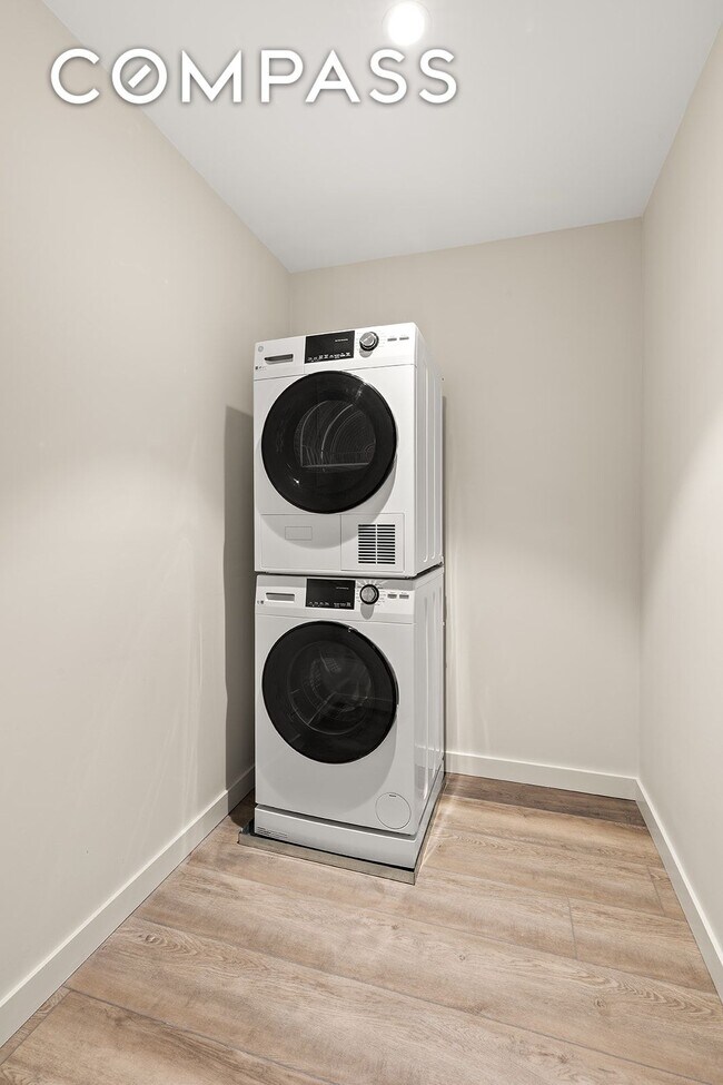 Building Photo - 48 W 68th St