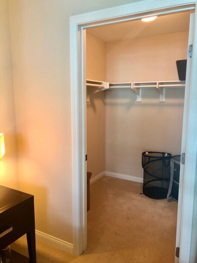 Building Photo - Beautiful Condo Adjacent to Petco Park - P...