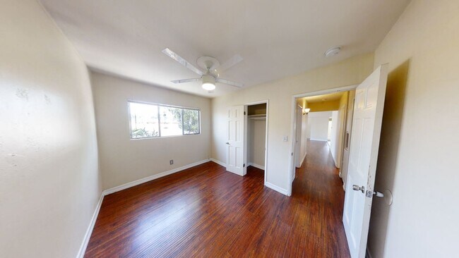 Building Photo - 5BD/2BA on Montezuma with Parking!!