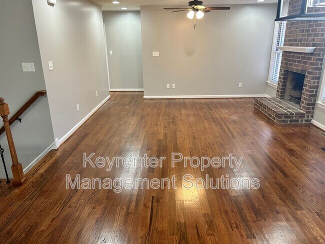 Building Photo - 33 Oak Ln