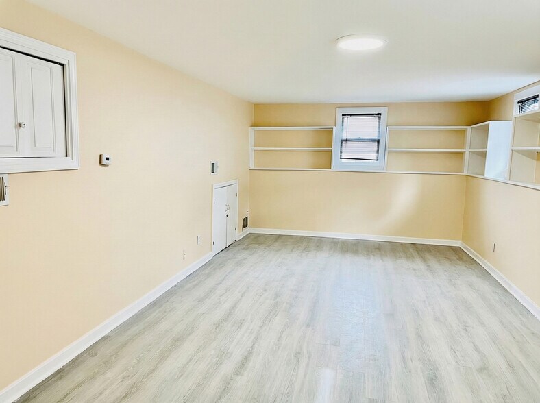 Building Photo - 65 Barbara Ln