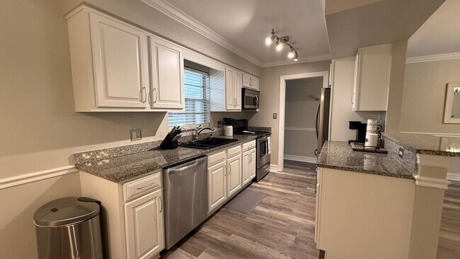 Building Photo - Charming 2/2 Seasonal Rental in Sarasota – Minutes from the Beach! Private Courtyard Included!!