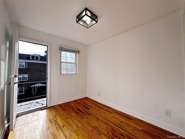 Building Photo - 132 Texas Ave