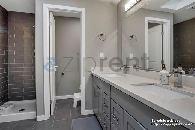 Building Photo - 905 224th Ave NE