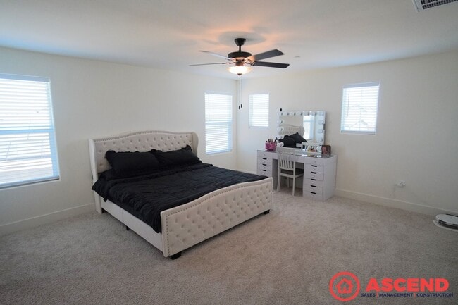 Building Photo - Lovely Home Near Frontier Highschool!