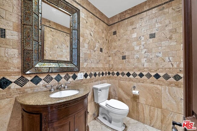 Building Photo - 4536 Vanalden Ave