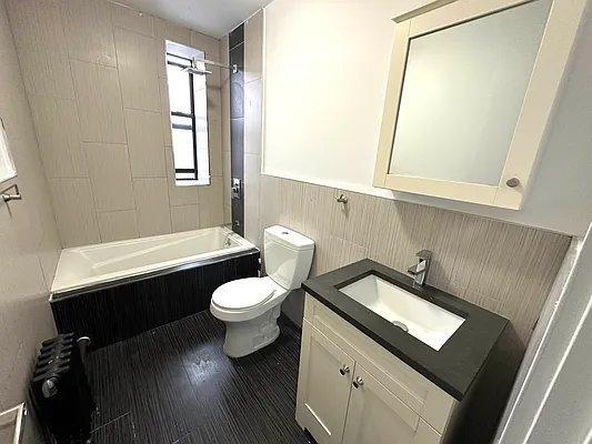 Building Photo - 3 bedroom in Bronx NY 10454