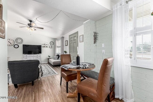 Building Photo - 10362 W Oakmont Dr