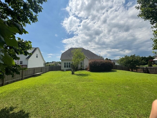 Building Photo - 4852 Knollview Dr